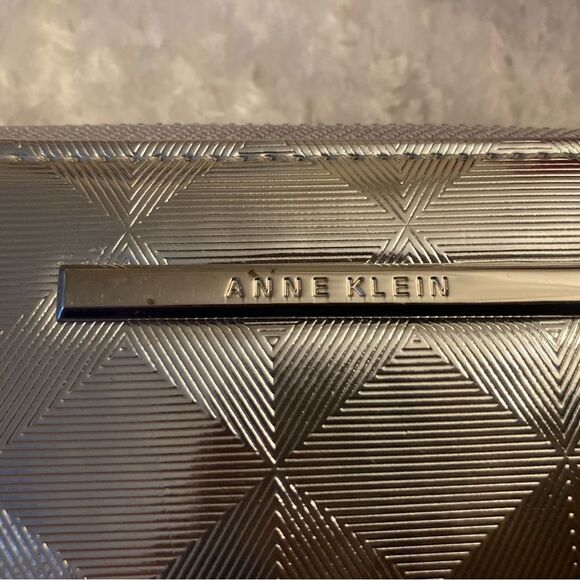 Anne Klein NWT Silver Metallic Wallet - Picture 4 of 11